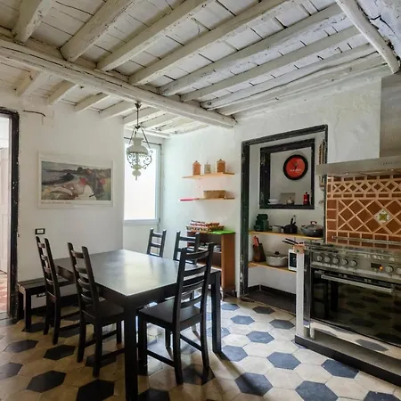 Altido Artistic Flat For 7 In Historic Centre