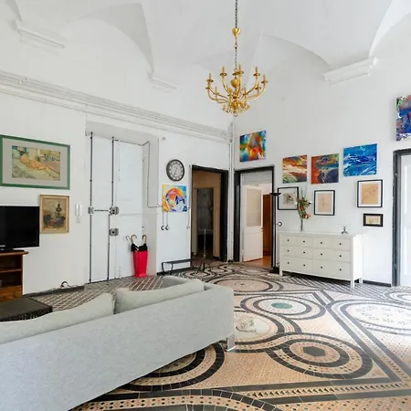 Altido Artistic Flat For 7 In Historic Centre
